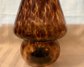 Moderne paddestoellamp van schildpadglas - accentlicht op batterijen