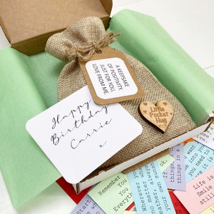 Una borsa ricordo di positività / 40 citazioni e un gettone abbraccio tascabile / Invia direttamente / Regalo di citazioni sulla cura di sé, il benessere e la salute mentale