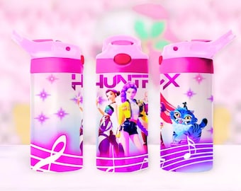 K-Pop Demon Hunters Huntrix 355 ml vattenflaskomslag | Rumi Kpop barnmugg PNG | Rosa anime-sippmuggomslag | Söt kawaii-dryckomslag