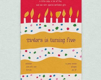 Invito di compleanno a tema torta stravagante · Modello modificabile disegnato a mano