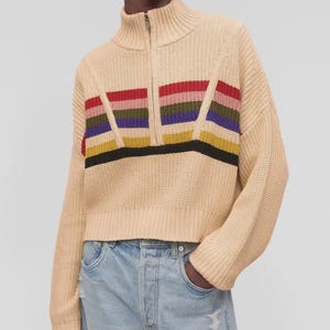 Handgefertigte, farbenfrohe, gestreifte Patchwork-Strickjacke, kuscheliger Pullover mit Knopfleiste im Vintage-Stil