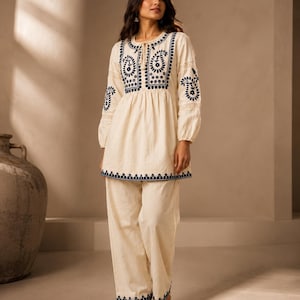 Besticktes Baumwoll Co-Ord Set | Off White Kurta Hose Set | Boho-Outfit | Handarbeit Indien