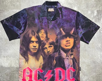 vintage AC/DC chemise XL libellule vêtements rockware, Angus Young Y2K impression boutonnée sur l'ensemble, chemise de camp graphique groupe de rock rétro violet