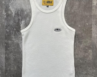 Débardeur Corteiz Guerillaz en maille gaufrée blanc, gilet côtelé à broderie sous-marine, débardeur graphique streetwear an 2000, taille XS
