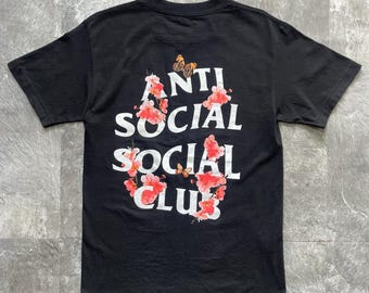 T-shirt noir Kkoch Anti Social Social Club taille S, T-shirt floral papillon fleurs de cerisier ASSC, T-shirt graphique streetwear, vêtements Hypebeast