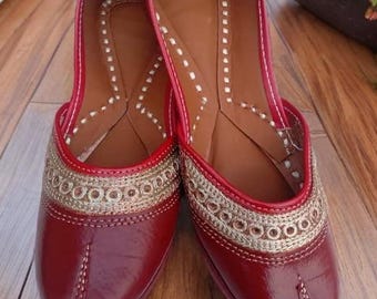 Handmade Leather Jutti: Gold Embellished Bridal Khussa Sandal Women's Ethnic Footwear