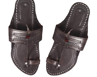 Indiase zwarte leren schoenen voor heren Kolhapuri pantoffel cadeau voor hem heren instappers Punjabi heren Jutti herenschoenen Handgemaakte schoenen voor dagelijks gebruik