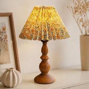 Retro skrivbordslampa med träådring, blommig veckad sänglampa, nordisk minimalistisk nattlampa