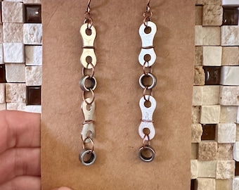 Pendientes colgantes de cadena de bicicleta reciclada / Pendientes largos / Joyería ciclista hecha a mano