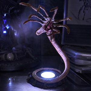 Sci-Fi Alien Creature Night Light, Horror Monster LED Desk Lamp, Creepy Tentacle Lamp, Gamer Room Decor Gift