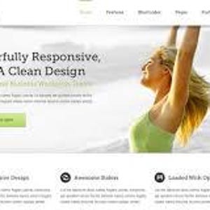 Puede incluir: Una interfaz de sitio web con el texto Avada, Powerfully Responsive, With A Clean Design y Multi-Purpose Business WordPress Theme. Una persona con camiseta sin mangas verde claro aparece con los brazos levantados sobre un fondo brillante y borroso.