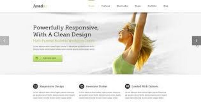 Puede incluir: Una interfaz de sitio web con el texto Avada, Powerfully Responsive, With A Clean Design y Multi-Purpose Business WordPress Theme. Una persona con camiseta sin mangas verde claro aparece con los brazos levantados sobre un fondo brillante y borroso.