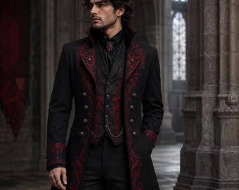 Puede incluir: Un abrigo largo negro con cuello alto y un intrincado bordado floral rojo a lo largo de las solapas y los puños. El abrigo se lleva sobre un chaleco negro con bordado rojo a juego, una camisa negra y una corbata oscura con una gema roja.