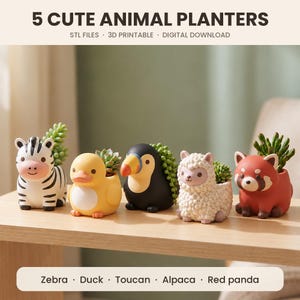 Puede incluir: Cinco macetas con forma de animales: cebra, pato, tucán, alpaca y panda rojo. Cada maceta contiene una pequeña planta suculenta. El texto 5 CUTE ANIMAL PLANTERS, STL FILES, 3D PRINTABLE, DIGITAL DOWNLOAD y Zebra, Duck, Toucan, Alpaca, Red panda aparece en la imagen.