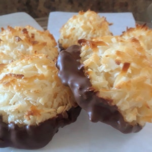 Large 12 COUNT ~ Naturally GLUTEN FREE Toasted Coconut Macaroons Dipped Chocolate ~ Yum!