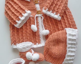Patrón PDF de conjunto de traje de bebé a crochet, patrón de abrigo, gorro y patucos para bebé a crochet, patrón de conjunto de tres piezas para recién nacido a crochet para descargar