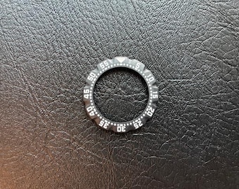 TAG HEUER Formula 1 34 mm Lunetta di medie dimensioni bianca e nera per orologi vintage della Serie 1.