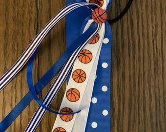 Cintas decorativas artesanales: Gomas para el cabello personalizables con cintas de baloncesto.