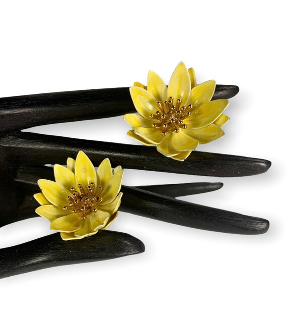 Trifari Flower Earrings Sweet Yellow Buttercups C… - image 7