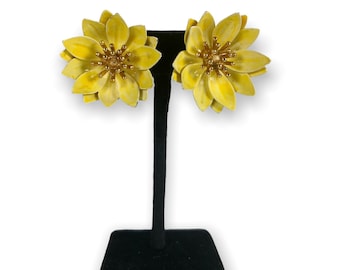 Trifari Flower Earrings Sweet Yellow Buttercups Classic Clip Backs Signed