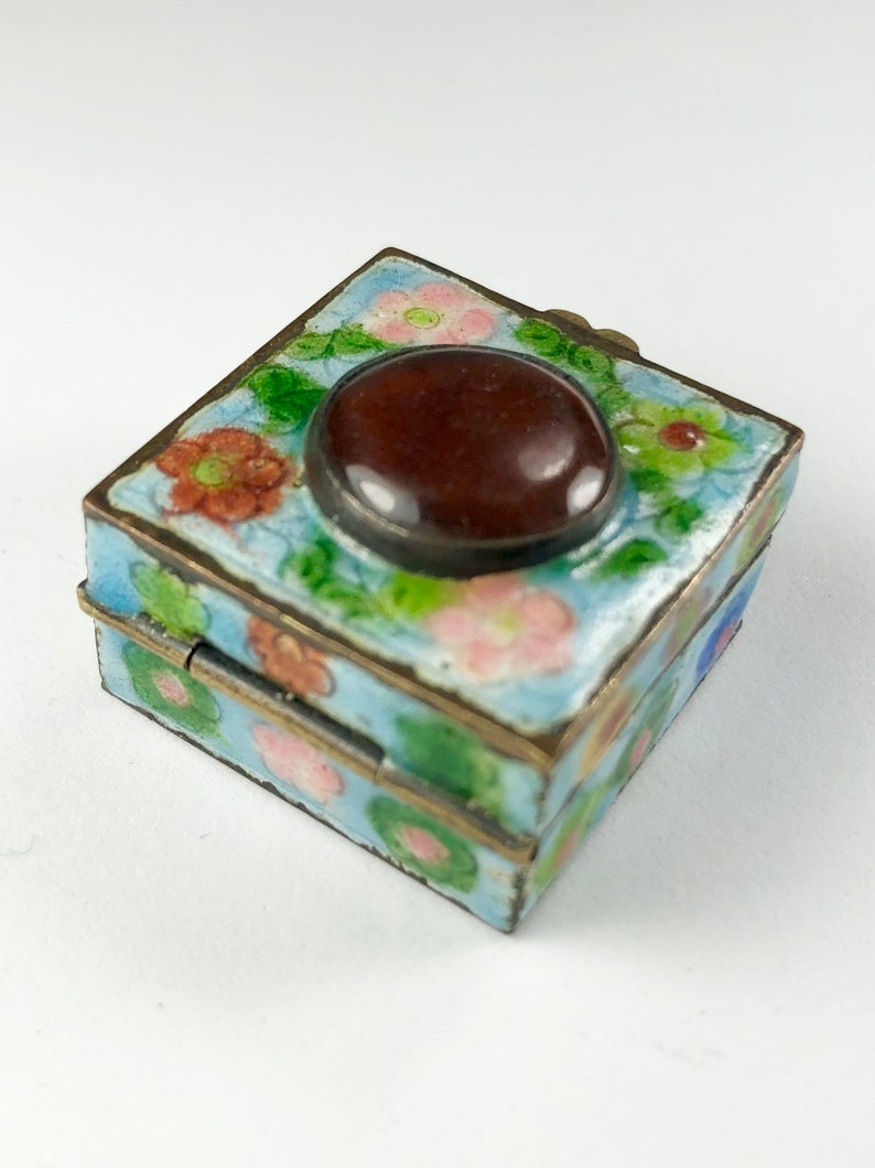 Chinese Enamel Pill Box Carnelian Top Export Piece As Is Sale image 6