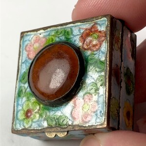 Chinese Enamel Pill Box Carnelian Top Export Piece As Is Sale image 8