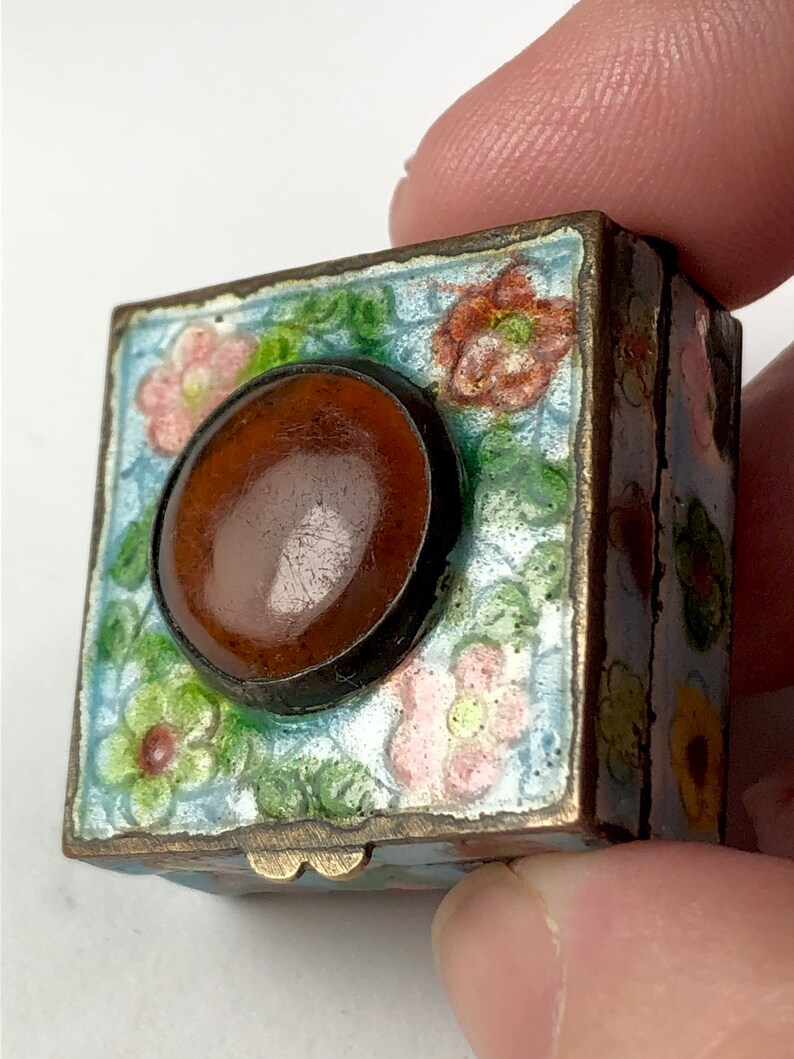 Chinese Enamel Pill Box Carnelian Top Export Piece As Is Sale image 8