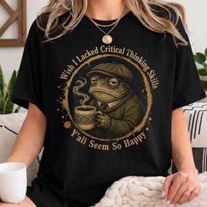 T-Shirt „Ich wünschte, ich hätte keine kritischen Denkfähigkeiten“, Comfort Colors Dapper Toad T-Shirt, Lustiges Frosch-Top mit Krawatte, Sarkastisches Geschenk für Akademiker