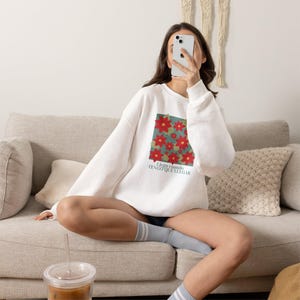 Llego Cuando Tengo Que Llegar Sweatshirt | Poinsettia Latina Sweater | Noche Buena Christmas Crewneck | Latina Holiday Gift
