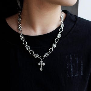 Collana con croce a sistema di bloccaggio in acciaio inossidabile, catena a incastro