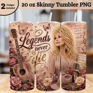 Può includere: Un bicchiere skinny da 20 oz con un design rosa e marrone che mostra una chitarra, farfalle, fiori, un microfono vintage, un cappello da cowboy e Dolly Parton. Il testo recita Legends never die, Find out who you are and do it on purpose.