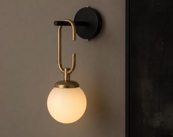 Handgefertigte Wandleuchte aus Messing in Kugelform, Wandleuchte aus mattiertem Glas im Mid-Century-Stil, skandinavische Schlafzimmerlampe