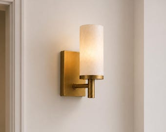 Handgefertigte Wandleuchte aus Messing mit natürlichem Alabasterschirm | Wandleuchte aus echtem Onyx | Moderne Luxusbeleuchtung für Schlafzimmer, Schminktisch und Eingangsbereich