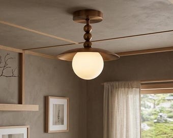 Handgefertigte Deckenleuchte aus Messing, Opalglaskugel, Leuchte im Mid-Century-Modern-Stil
