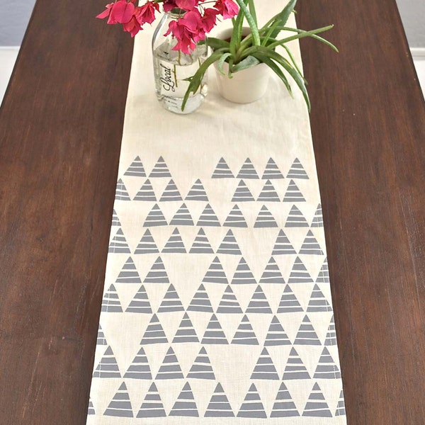 Modern Triangle Linen Table Runner - Multi Sizes - Vanilla / Grey