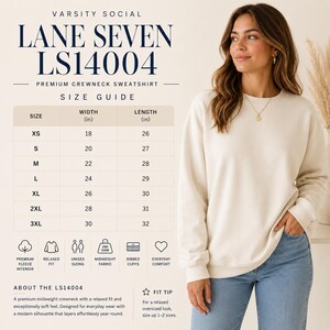Pu&ograve; includere: Felpa girocollo color crema con la scritta "LANE SEVEN LS14004" e una guida alle taglie. La guida mostra le misure in cm, con larghezze da 45.7 cm a 76.2 cm e lunghezze da 66 cm a 81.3 cm. La felpa &egrave; in tessuto di peso medio.