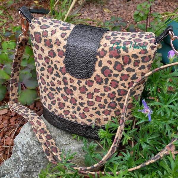 The Bootylicious Bucket Bag PDF Sewing pattern first steps (with video tutorial)