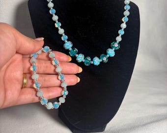 Conjunto de colar e pulseira azuis combinando