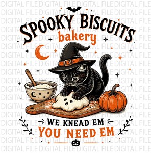 Op de afbeelding: Een digitale illustratie van een zwarte kat met een heksenhoed die deeg kneedt op een houten plank naast een mengkom en een oranje pompoen. De tekst luidt SPOOKY BISCUITS bakery WE KNEAD EM YOU NEED EM met sterren en een halve maan.