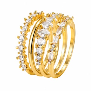 Elegant 4-delat stapelbart ringset med guldpläterade ringar – Minimalistiska kubiska zirkoniarmar, jubileumspresent
