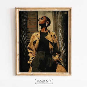 Op de afbeelding: Ingelijste kunstdruk met een stijlvol persoon in een beige trenchcoat en zonnebril, staand in een stedelijke omgeving. Het kunstwerk heeft een neutraal kleurenpalet met de tekst "BLACK ART COLLECTION" onderaan.