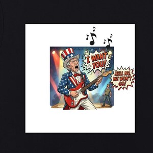 Pode incluir: Camiseta preta com um gráfico do Tio Sam tocando uma guitarra vermelha no palco. A imagem inclui balões de fala com as frases "I WANT YOU!" e "HELL NO, WE WON'T GO!" Notas musicais também estão presentes.