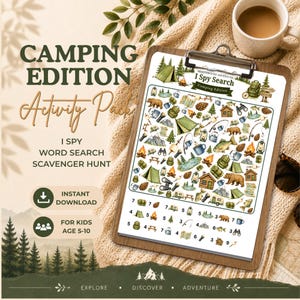 Op de afbeelding: Een "I Spy"-activiteitenblad met kampeerthema op een houten klembord. Het blad bevat illustraties van tenten, beren, kampvuren en uitrusting met een telgedeelte onderaan. Tekst: "CAMPING EDITION", "Activity Pack" en "I Spy Search".