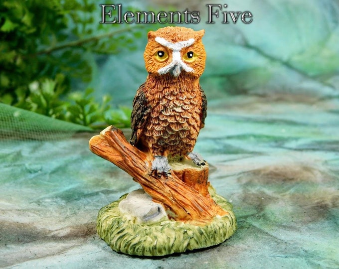 Great Horned Owl Figurine in Sculpted Resin, Vintage Great Horned Owl in Plastic Resin, Small Horned Owl Totem Figurine Gift for Owl Lover