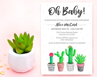 Op de afbeelding: Een baby shower uitnodiging met een cactus thema. De uitnodiging is wit met roze stippen en bevat de tekst "Oh Baby!" en "Alice McCord". De uitnodiging bevat ook de datum, tijd en locatie van de shower, evenals de RSVP informatie. De onderkant van de uitnodiging bevat een aquarel illustratie van vijf potplanten met cactussen.