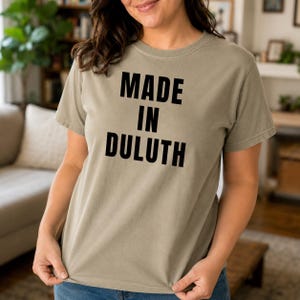 T-shirt Tillverkad i Duluth | Stadsstolthet, T-shirt med minimalistisk text