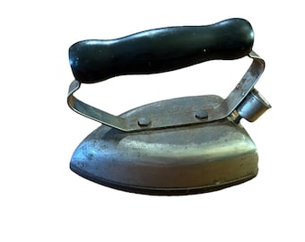 Antique Universal E9070 Electric Clothes Iron Landers Frary & Clark New Britain