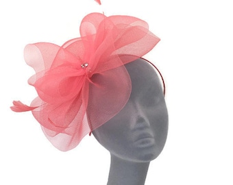 BEBE - Coral Crin Fascinator Hatinator Headpiece Hat for Weddings Mother of Bride Royal Ascot Kentucky Derby Epsom Derby Ladies Day Races