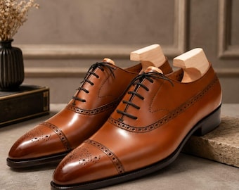 Handgemaakte bruine leren Oxford schoenen, brogue met neuskap, formele herenschoenen