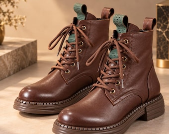 Handgemaakte bruine leren combatlaarzen, enkellaarsjes met vetersluiting, robuuste casual schoenen